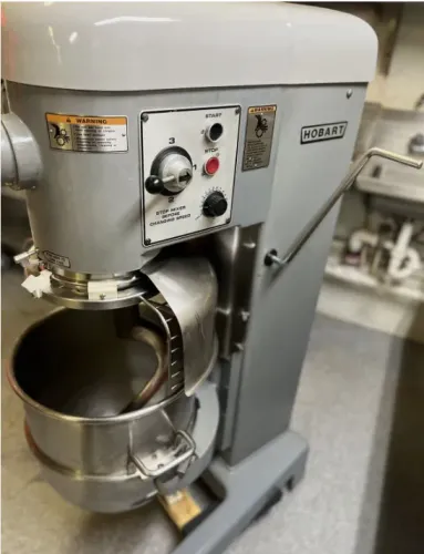 Batedeira Hobart D340 40 Qt com tigela 40 Qt SS e gancho resistente SS 1.5 HP 3 PH 220b