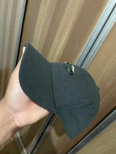 Boné Oakley Tincan Preto com Símbolo Camuflado