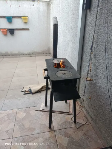 Fogão a lenha portátil. Perfeito estado