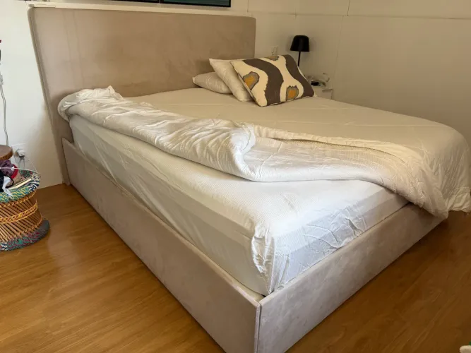 Base cama king toda estofada com cabeceira