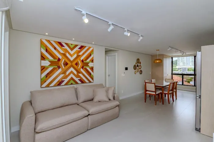 Apartamento Moderno para Aluguel Anual na Praia dos Amores 2 Suítes e Próximo ao Mar