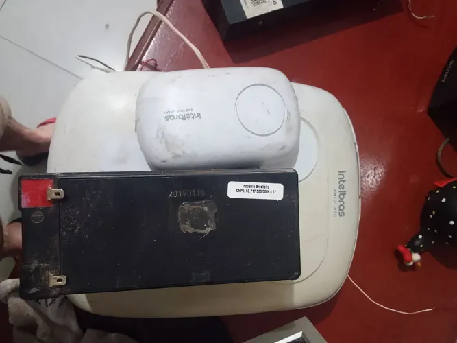 Vendo sistema de segurança completo com 4 câmeras Intelbras.