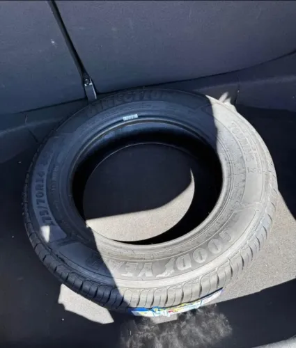 Pneu Goodyear 175x70x14 novo