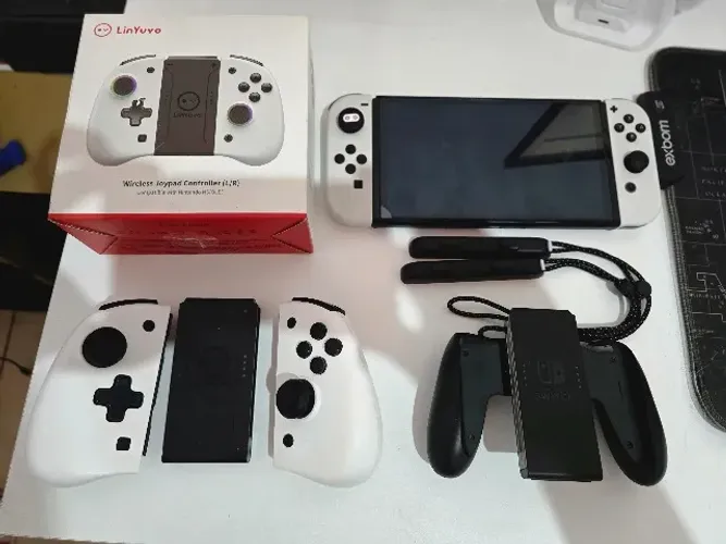 Nintendo Switch OLED Desbloqueado + Vários Jogos + Controle Linyuvo Branco