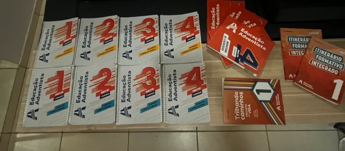 Livros Colégio Adventista 1 ano EM
