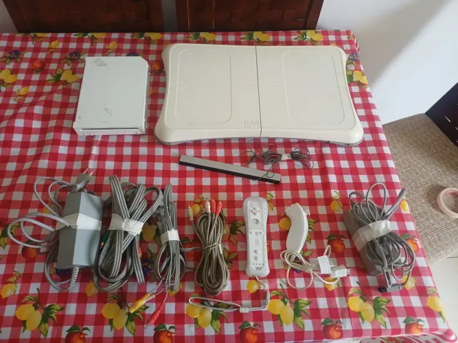 Nintendo Wii Branco RVL-001 + Controle, Nunchuk e Acessórios