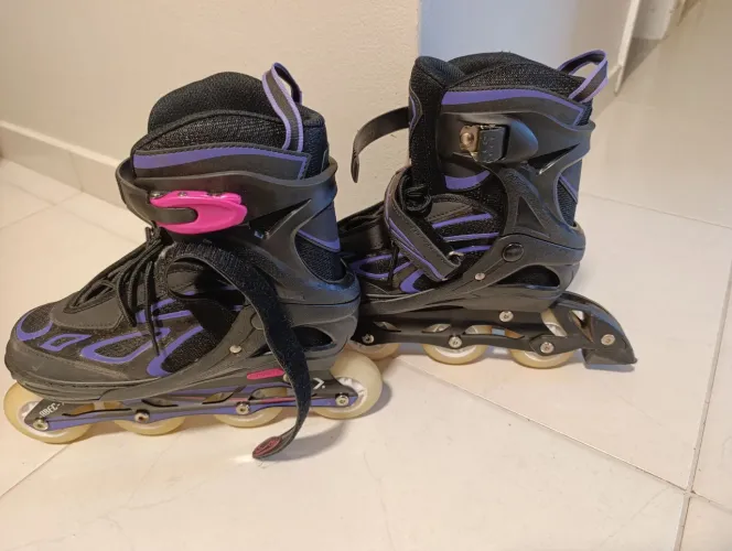 Vendo patins juvenil, com luzes nas rodas. 