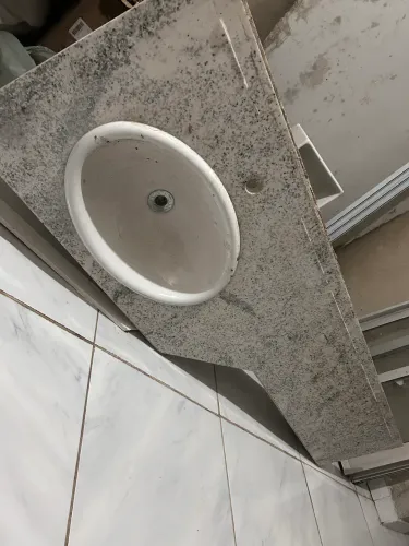 Pia na pedra