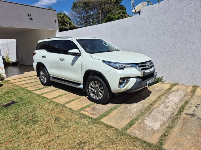Toyota Hilux SW4 SRX 4X4 2.8 TDI 16V Dies. Aut. 2019