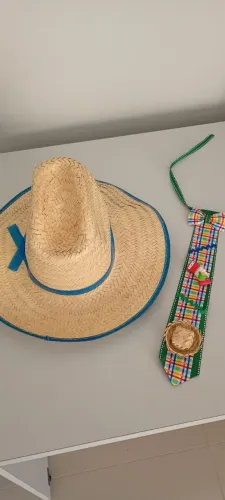 Vendo chapéu e gravata de quadrilha infantil