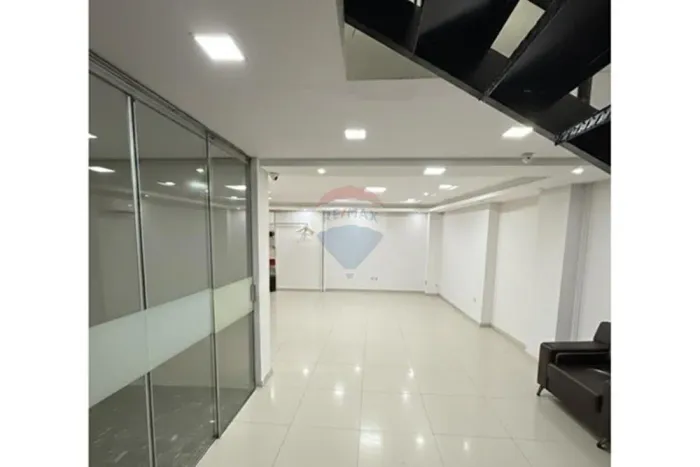 Alugo Loja Reformada no Itapuã Shopping Excelente Localização na Orla