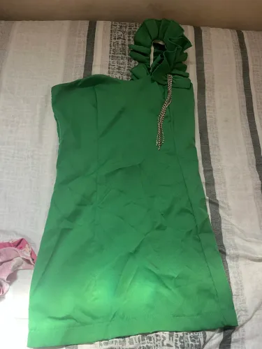Vestido cor verde um ombro só