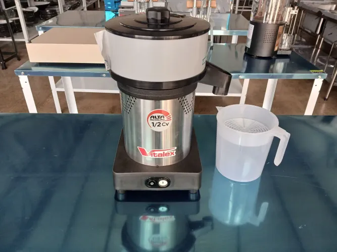 Espremedor de Suco Industrial Vitalex 650W Inox