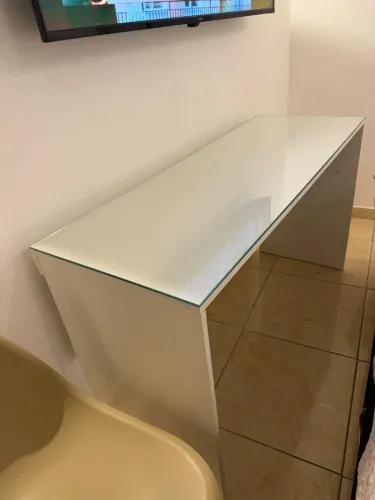 Mesa para setup galera ou escrivaninha escritório com tampo vidro