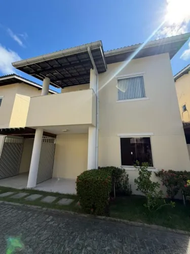 Casa à venda em condomínio fechado em Buraquinho conforto, praticidade e excelente locali