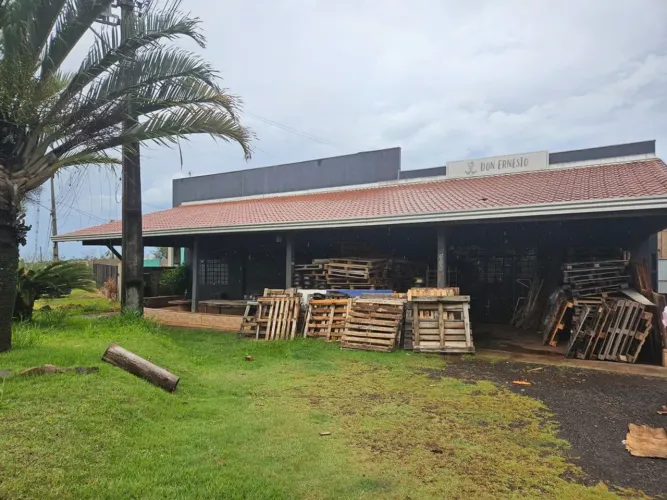 Vendo barracão comercial + 2 casas no terreno em Rodovia em Jandáia do Sul