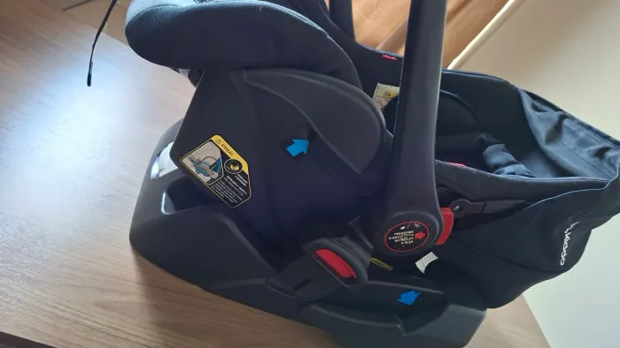 Bebê conforto Kiddo, com base para o carro