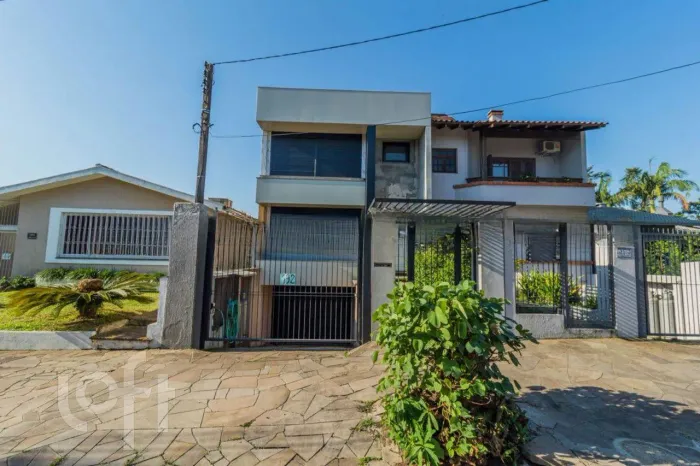 Casa à venda em Vila Assunção com 307 m², 3 quartos, 1 suíte, 2 vagas
