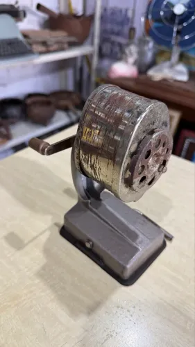 Antigo apontador de mesa