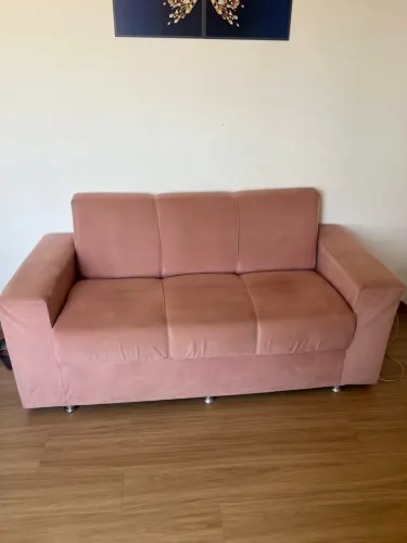 Sofá 3 Lugares Beny de Veludo Nobre Rose Claro