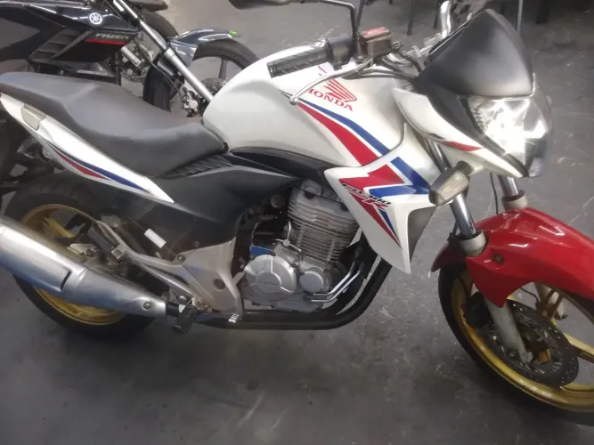 CB 300 R 2015 LINDA MOTO 18 X $ 754, ( CARTÃO DE CRÉDITO ) ENTRADA $ 4.900