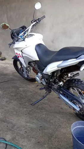 Vendo ou troco XRE, ano 2013 toda boa