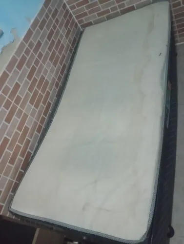 Vende-se cama box de solteiro