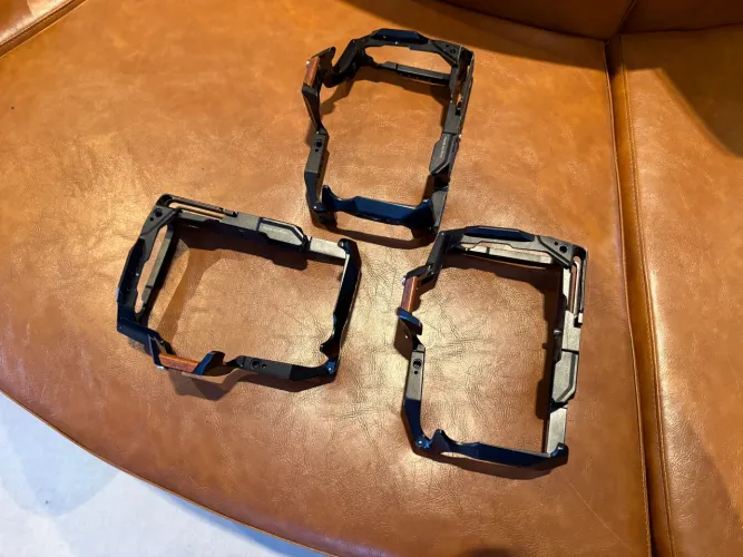 3 cages Blackmagic 6k Pro