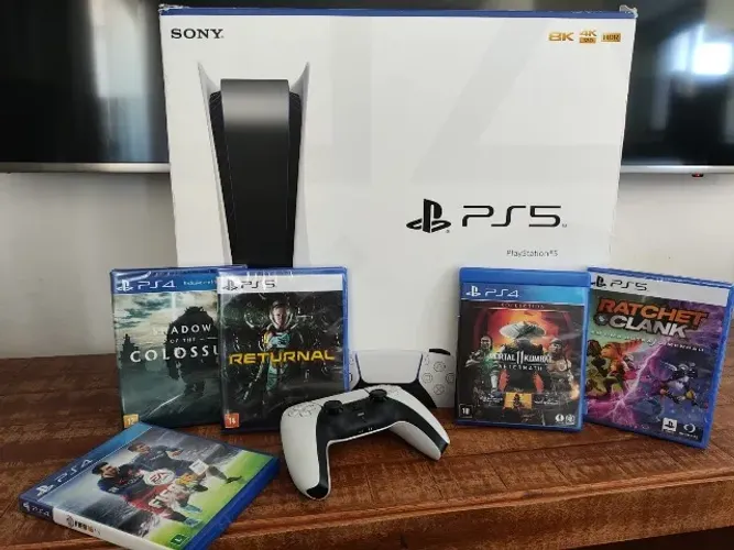 PlayStation 5 com Leitor + 5 jogos (aceito troca por iPhone 15 ou 16 pro ou s25 a cima)