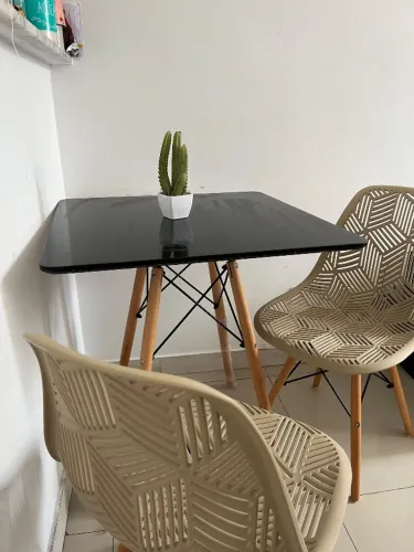 Mesa de jantar + 2 cadeiras 