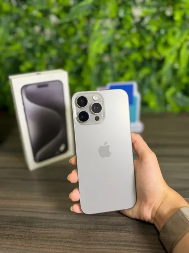 iPhone 16 Pro Max 512GB Cor Titanium natural 89% saúde Com caixa Esim Ótimo estado