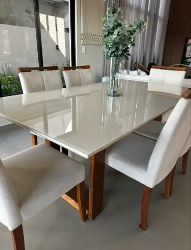 Mesa com 6 cadeiras