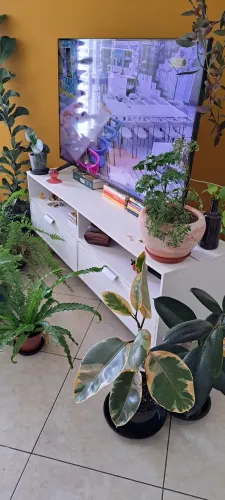 Rack em MDF 136 cm comprimento x 39 cm profundidade x 54 cm altura R$ 80,00