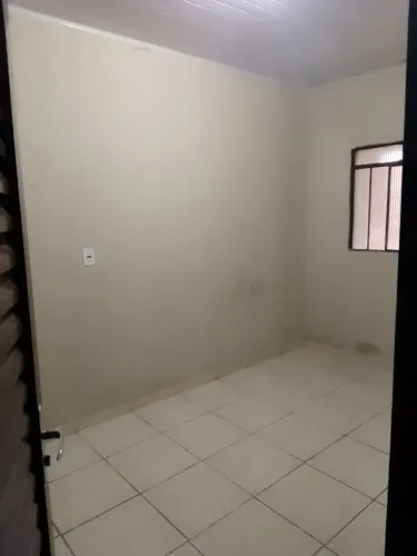 Aluga-se  Casa