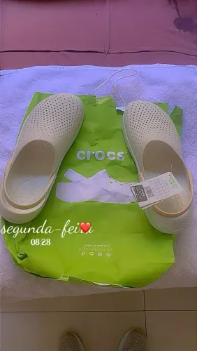 Vendo crocs novo original TAM 42