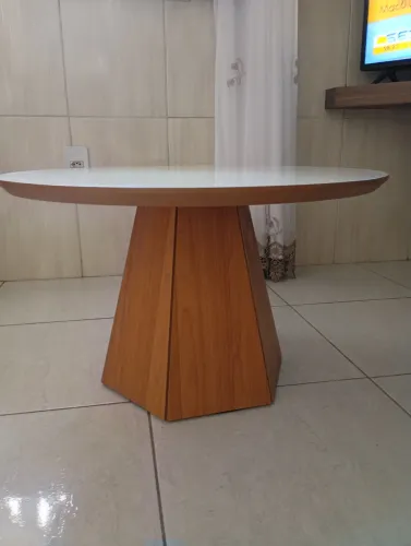 **VENDA SOMENTE À VISTA**Mesa de Centro em MDF, usado por apenas 3 meses