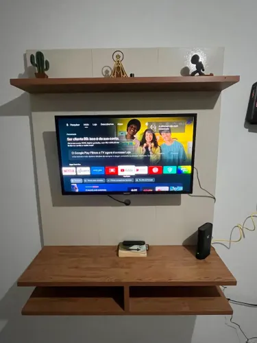 VENDE-SE TV SMART 32 E PAINEL