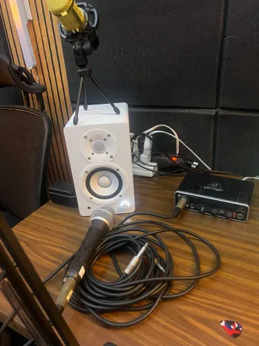 Monitor de áudio yamaha HS3 (branco) super novo