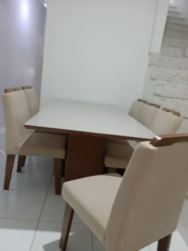 Mesa de Jantar Elegante, 6 Lugares - Conservada - Oportunidade de Verdade!