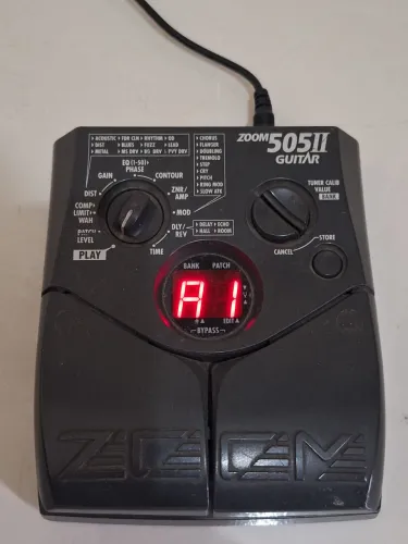 Zoom 505II. Pedaleira multi-efeito para guitarra.