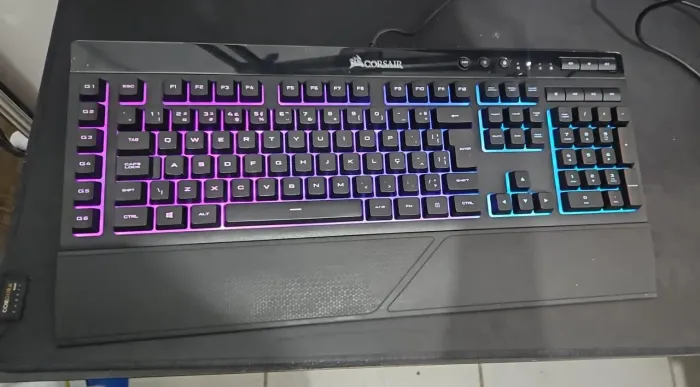 Teclado Corsair K55 RGB (membrana)