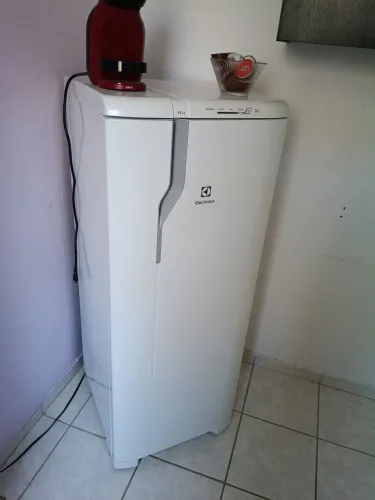 GELADEIRA 1 ANO DE USO- RE31 Electrolux