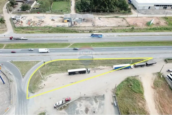 Terreno 3.158m² à venda no Jardim das Palmeiras em Registro