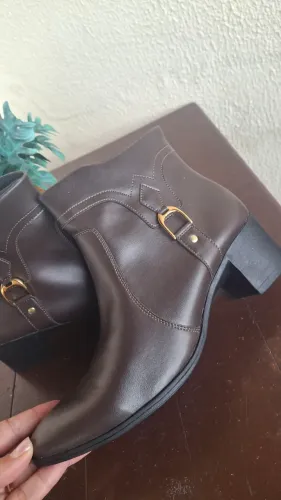 Vendo bota NOVA