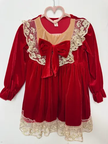 Vestido de veludo vermelho infantil