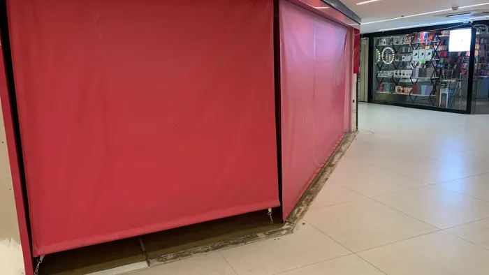 Toldo super conservado,nunca pegou um sol e chuva 