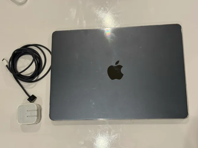MacBook Air M5 - 9 ciclos garantia abril/27