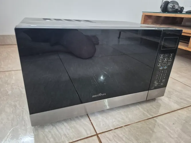 Microondas 220v em excelente estado de conservação