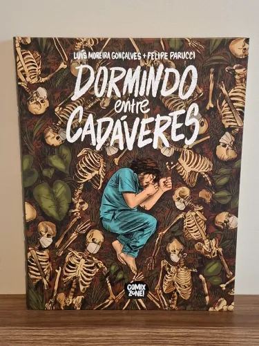 Dormindo entre Cadáveres (Luís Moreira/ Felipe Parucci) Comix Zone 320 pg/ 2025