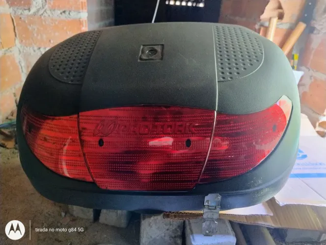 Vendo baú e churrasqueira para Fazer 250